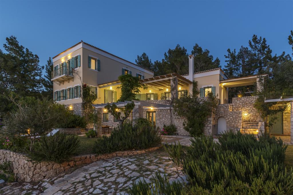 Electra Beachfront Villa クラニディ エクステリア 写真