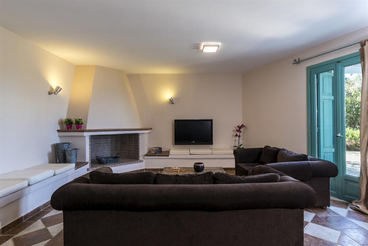 Electra Beachfront Villa クラニディ エクステリア 写真